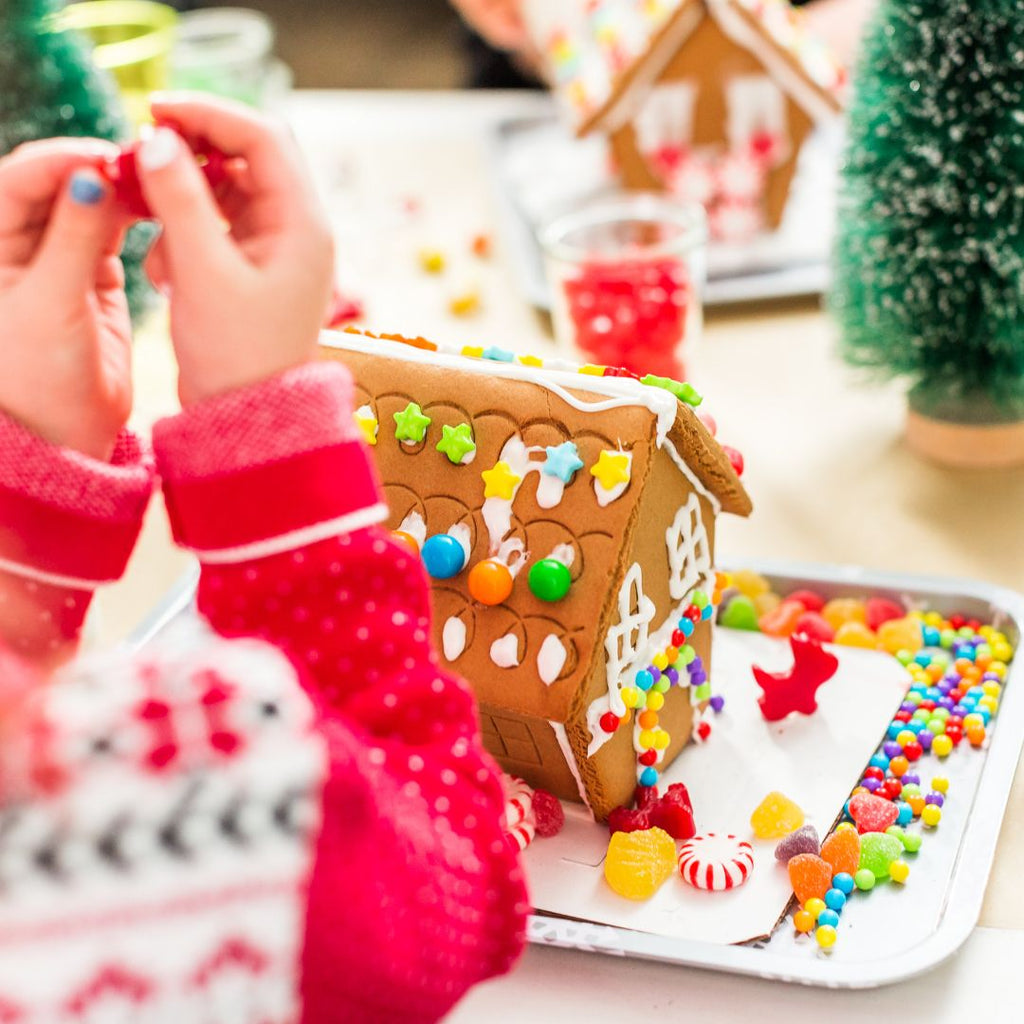 How to Throw a Gingerbread House Decorating Party