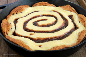 Cinnamon Roll Cheesecake