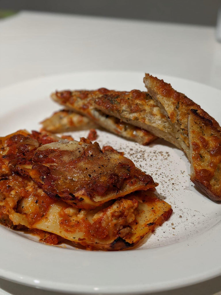 Grandmas lasagna avec cheesy garlic toast fingers 👌