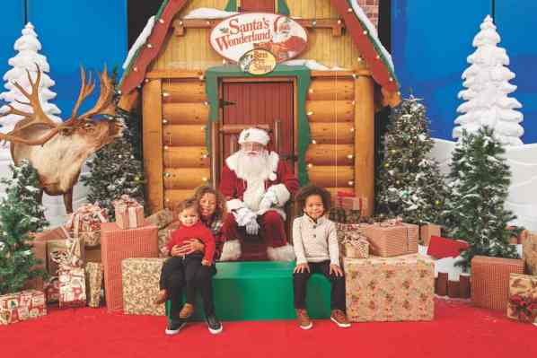 Meet Santa as he arrives at Bass Pro & Cabela’s this Saturday — with free pics thru Dec. 24th