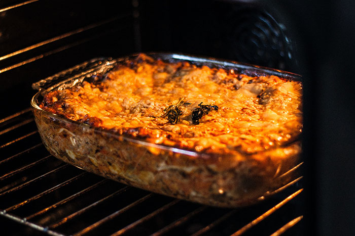 “She Rolled Her Eyes And Said She Was Clearly Exaggerating”: Woman Bashes Girlfriend’s Special Lasagna, Throws A Fit When She Refuses To Make It Again