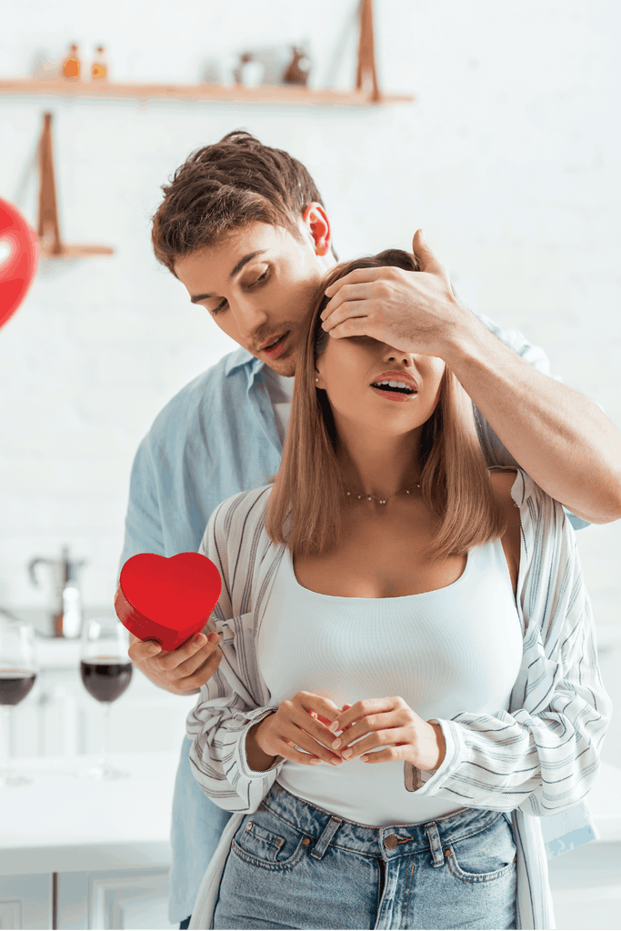 61+ Valentines Day Gifts For Girlfriend She Will Love in 2021