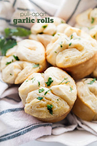 Easy Pull-Apart Garlic Rolls {VIDEO}